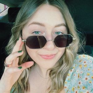 Meet your Posher, Cari